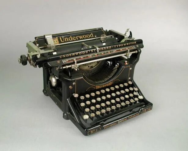 Type history. Ундервуд машинка пишущая Эстетика. Печатная машина Ундервуд. Печатная машинка 1900 года. Печатная машинка 1900 года Siemens.