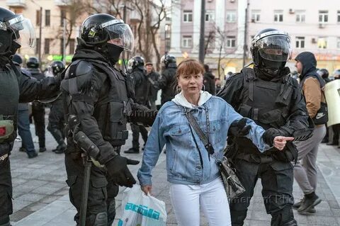Нескольких десятков человек