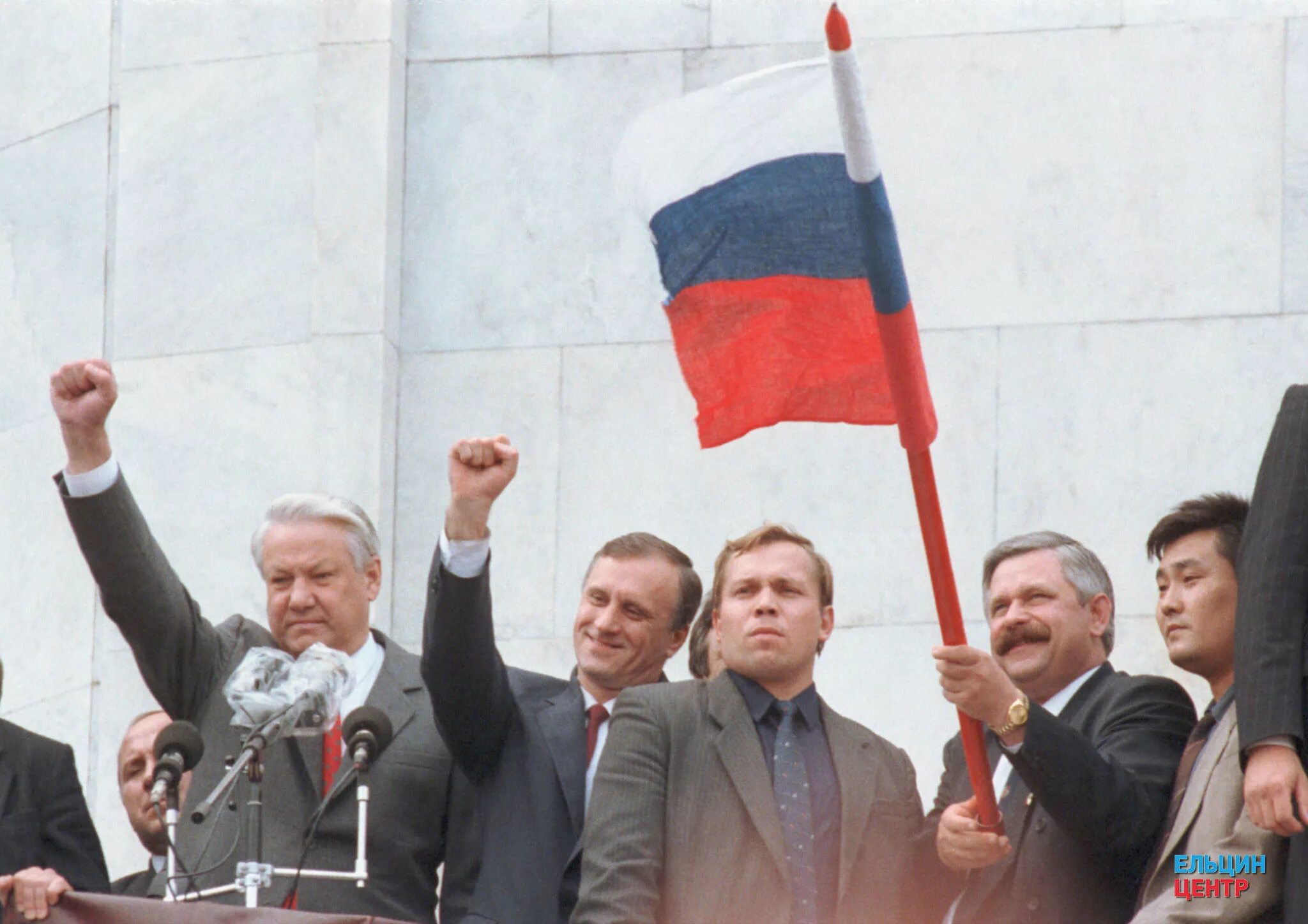 речь ельцина в конгрессе сша 1992. августовский путч 1991 флаг россии. ельцин 1992. декларации о суверенитете россии (1990 г. 12 июня 1992 год.