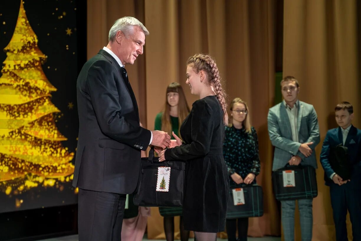 Мэровская елка мурманск 2021. Губернаторская елка екатеринбург. Губернаторская елка мурманск 2021. Губернаторская елка 2023 белгород. Длительность губернаторской елки.