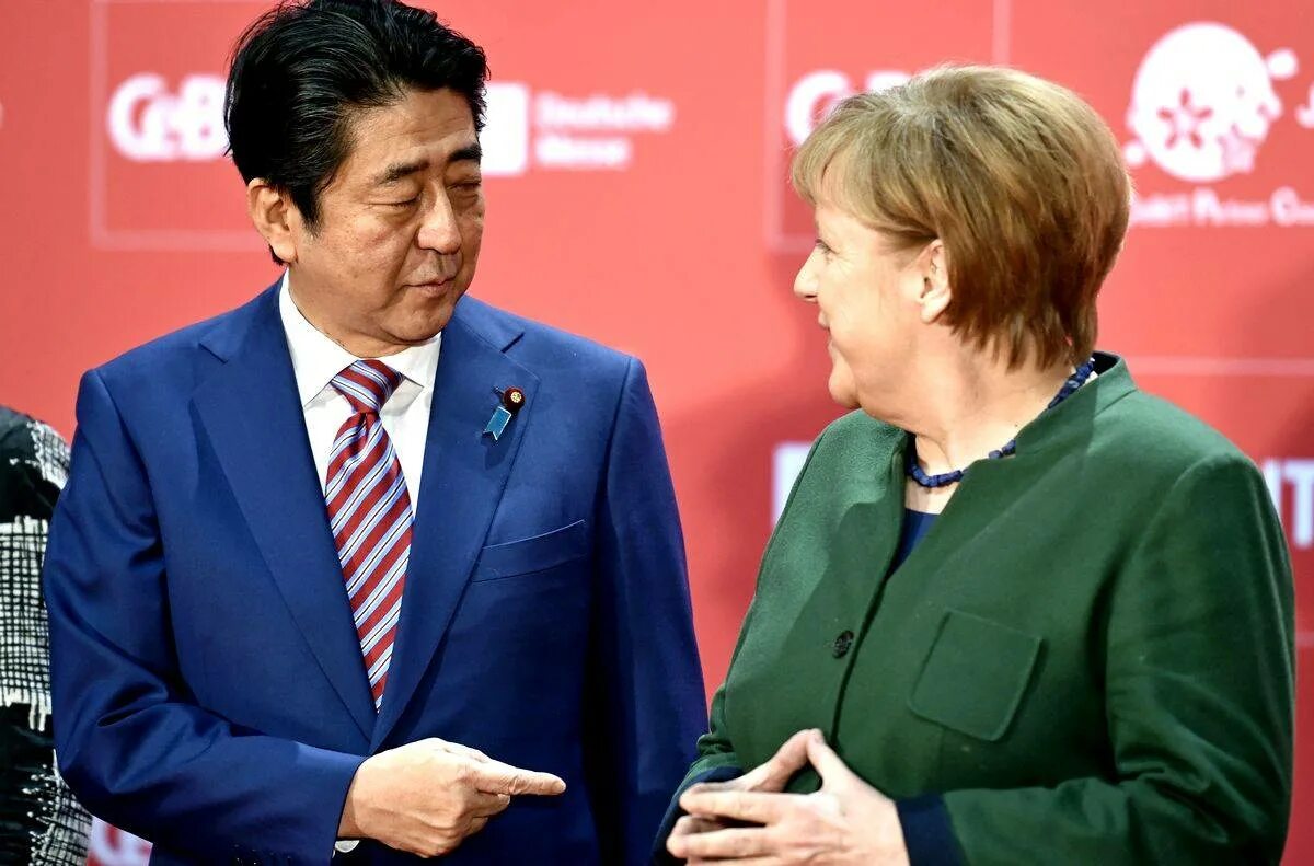Синдзо Абэ и Меркель. Германия Япония. Россия Германия Япония. Германия и Япония отношения.