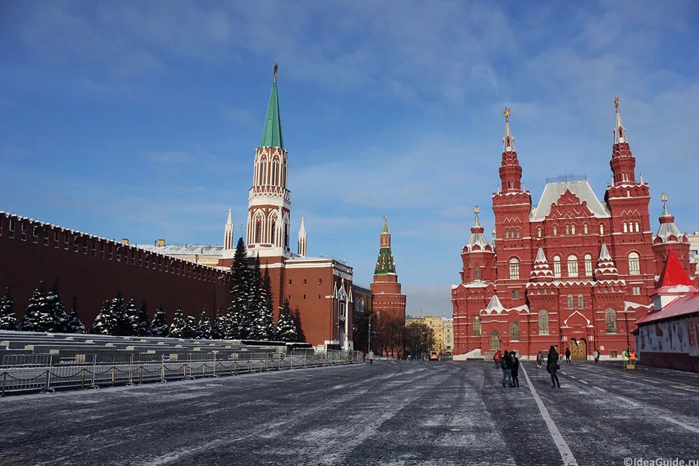 Красный кремль слушать. La place rouge. Place rouge Москва. Москва красиво красная площадь. Красная площадь без людей.