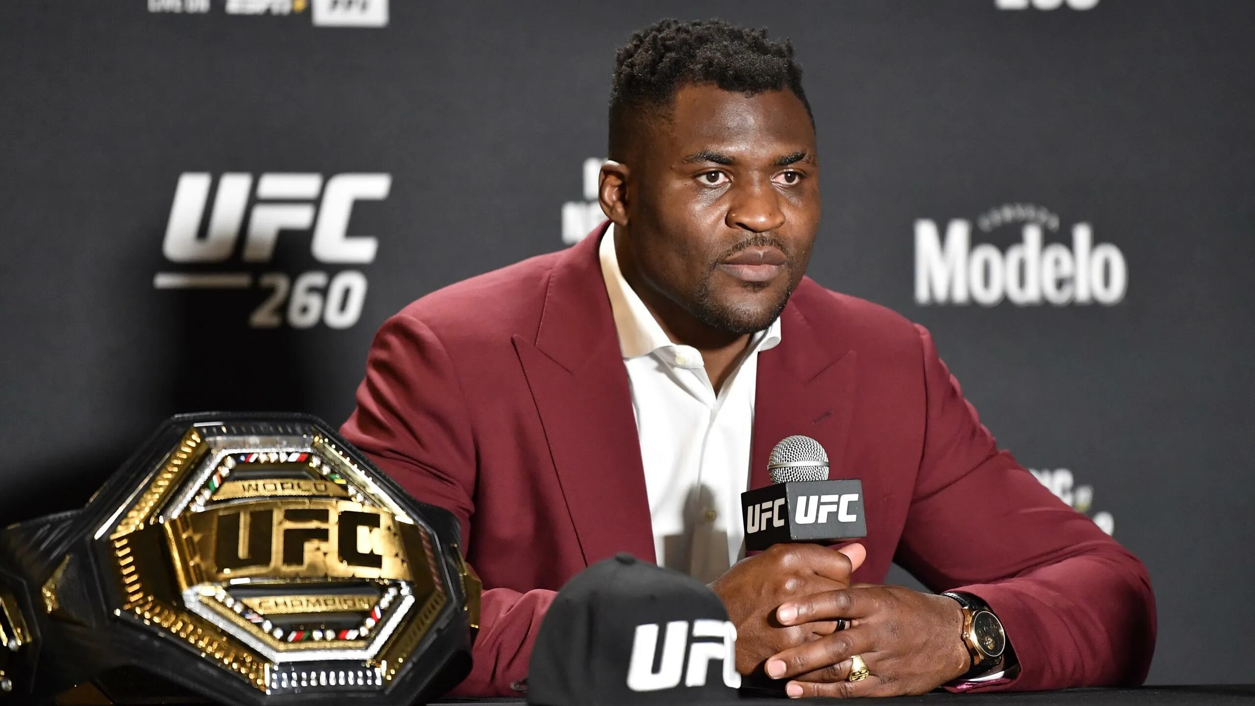 Юфс нгану. Фрэнсис нгану. нганну. francis ngannou ufc. фрэнсис нганну с поясом.