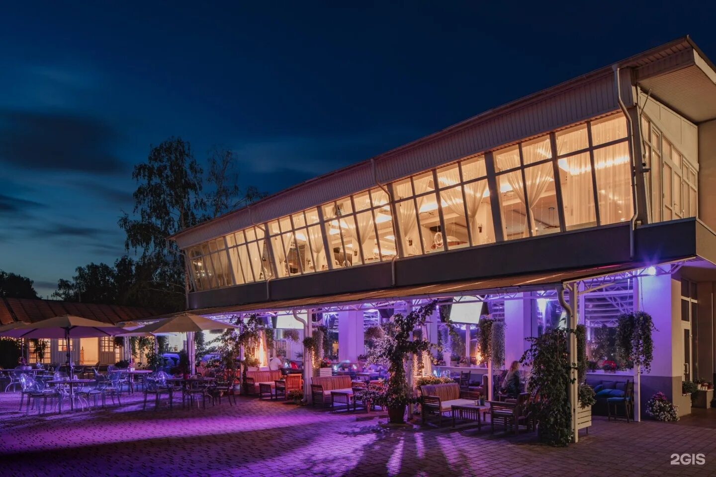 рестораны сочи на набережной. кафе на набережной кемерово. 14. бахча казань ресторан на набережной. ресторан река москва.