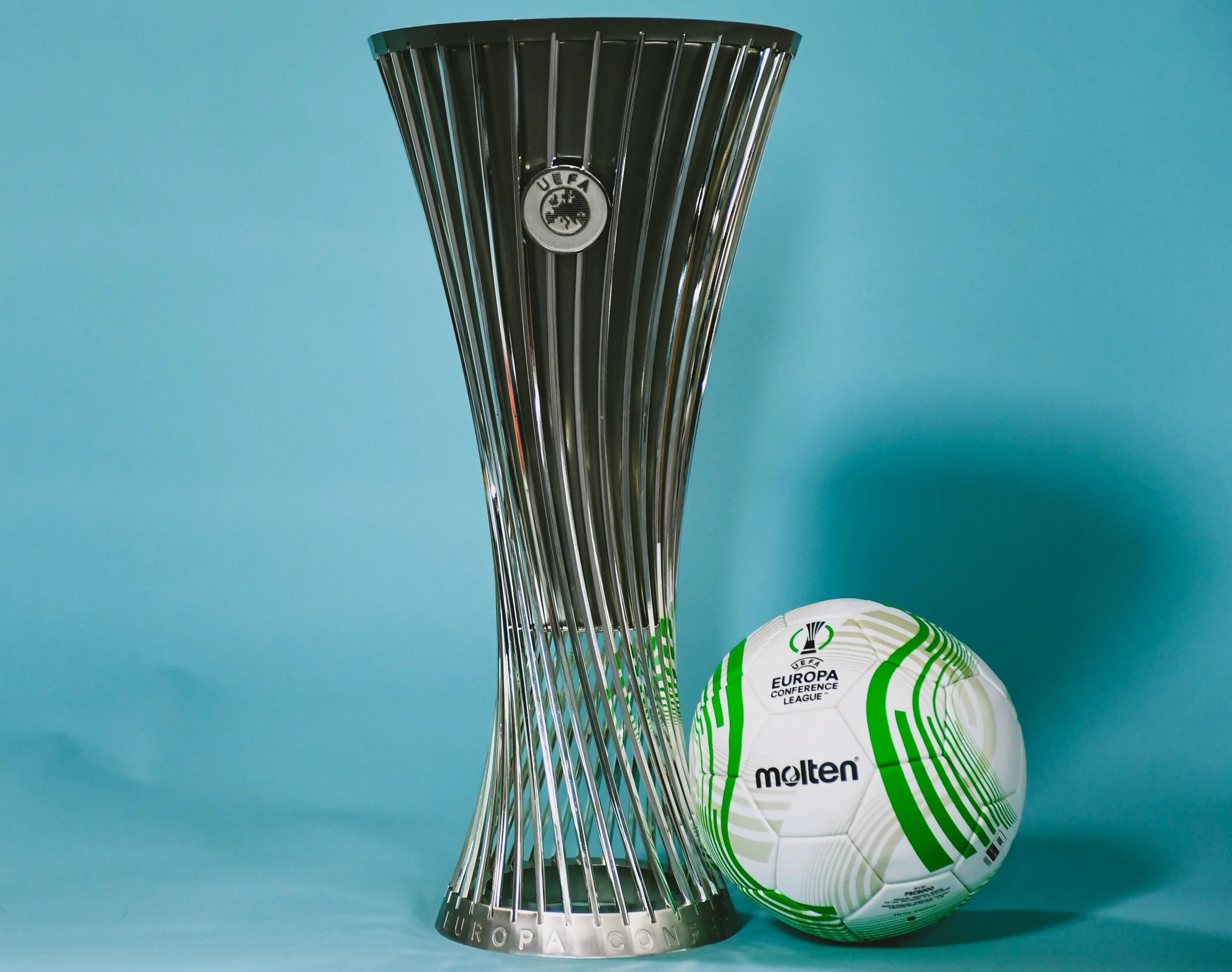 2021–2022 UEFA Europa Conference League. Кубок Лиги конференций УЕФА. Лига конференций 2021-2022 финал. Лига конференций трофей.