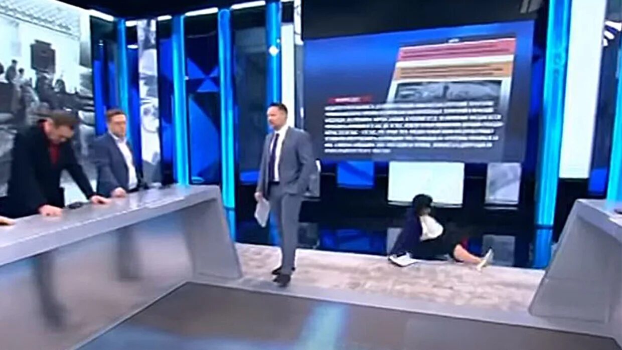 «время покажет» выпуск от 26. 2020. "время  покажет". 08. Студия время покажет.