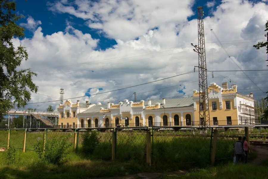 Станция Чудово Новгородская область. Вокзал Чудово Новгородская область. Станция Чудово Ленинградской области. Станция Чудово Ленинградской области достопримечательности. Чудово новгородская область телефоны