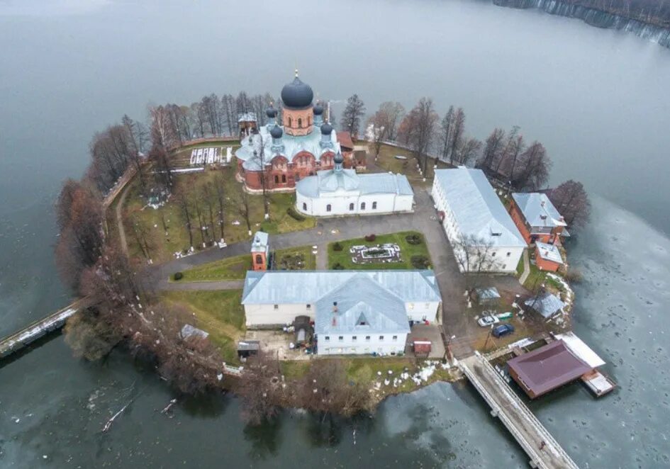 Введенская островная пустынь владимирская. Свято-введенская островная пустынь, покров, владимирская область. Храм покрова на воде. Церковь на нерли владимирская. Свято-введенский островной монастырь владимирская область.