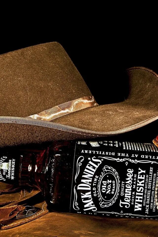 Джек Дэниэлс и ковбой. Виски Джек Дэниэлс с шляпой. Виски с ковбоем. Ковбойский напиток. Виски шляпа