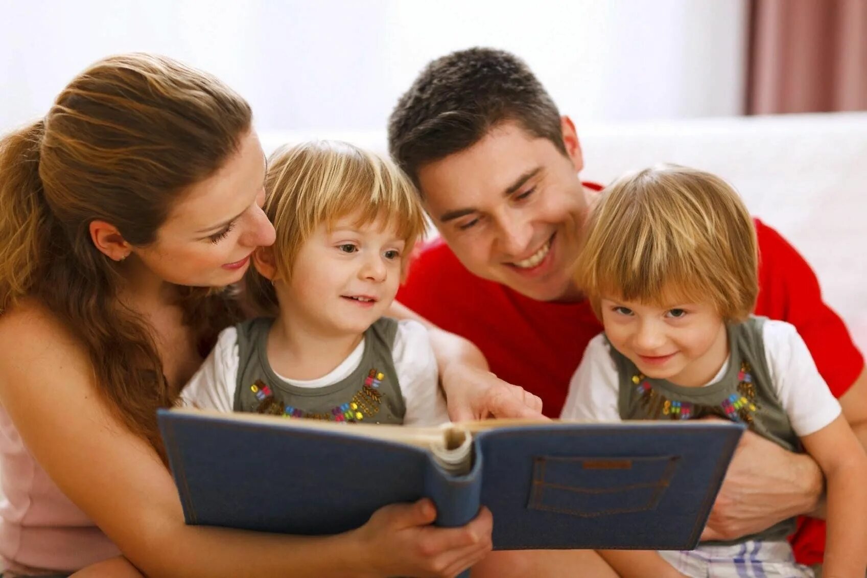 Родители и дети. Семейное чтение. Чтение для детей. Чтение родителей и детей. Читаем без родителей