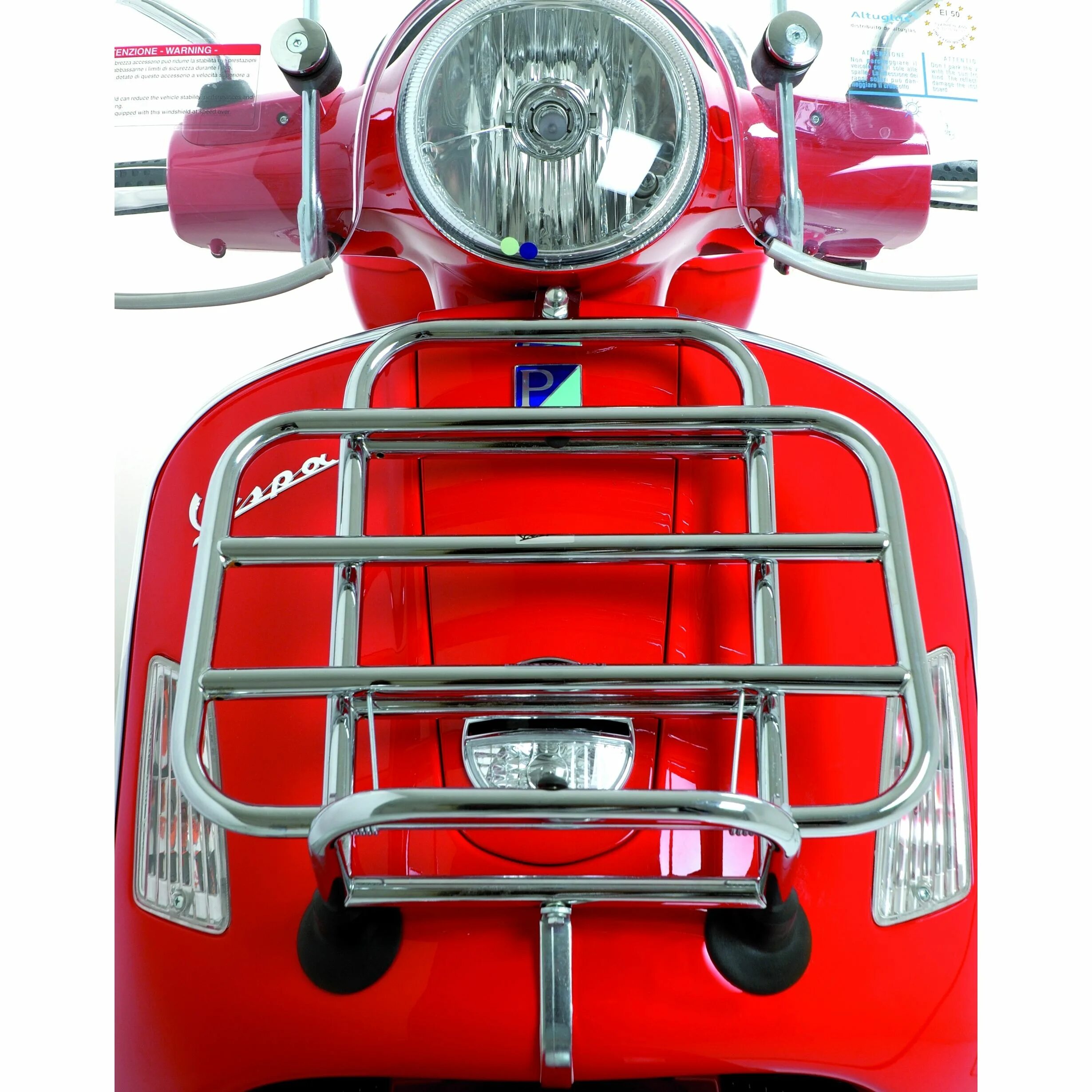 Vespa GTS С багажником. Мотороллер с багажником. Передний багажник на скутер. Передний багажник Vespa. Багажник для скутера