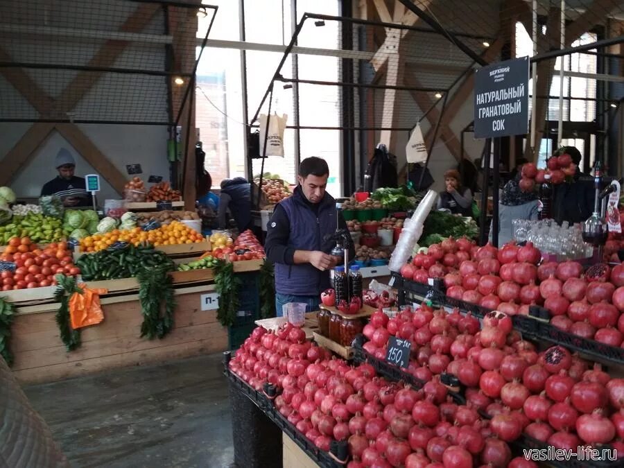 Продуктовые пятигорск. Верхний рынок Пятигорск. Рынок Пятигорска продуктовый. Рынок Грис в Пятигорске.