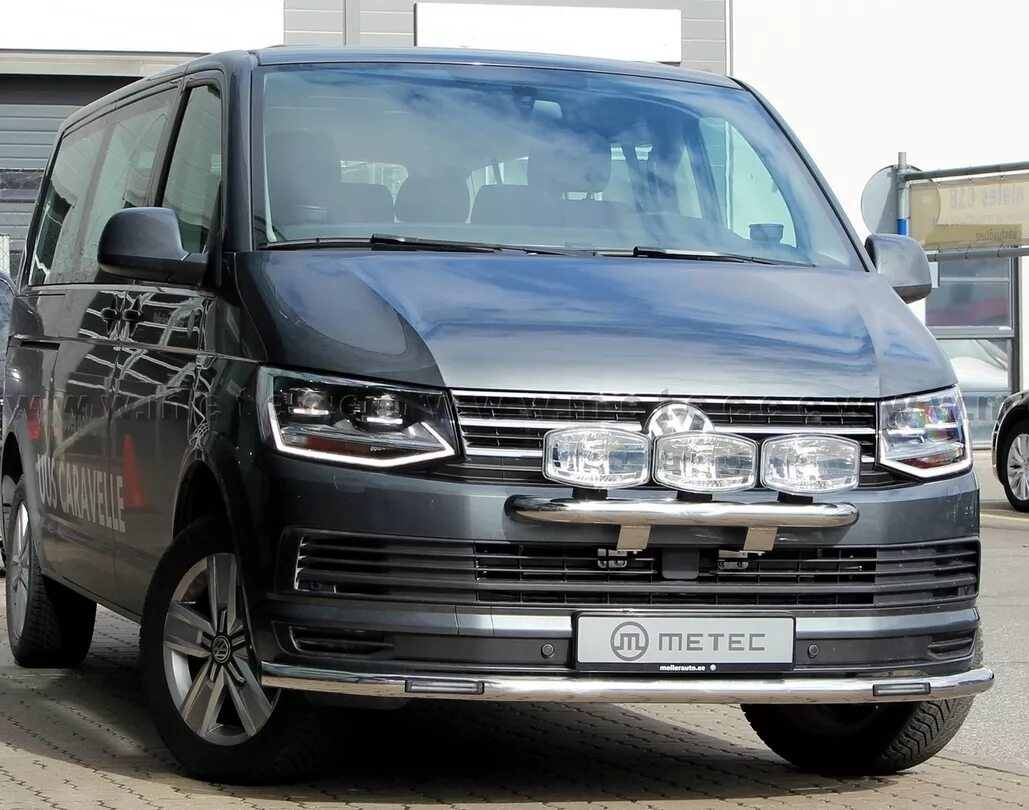 Vw t5 фары. Противотуманные фары Фольксваген Каравелла т6. Передняя дуга Фольксваген т5. Volkswagen Transporter t5 led фары. ДХО Caravelle t5.