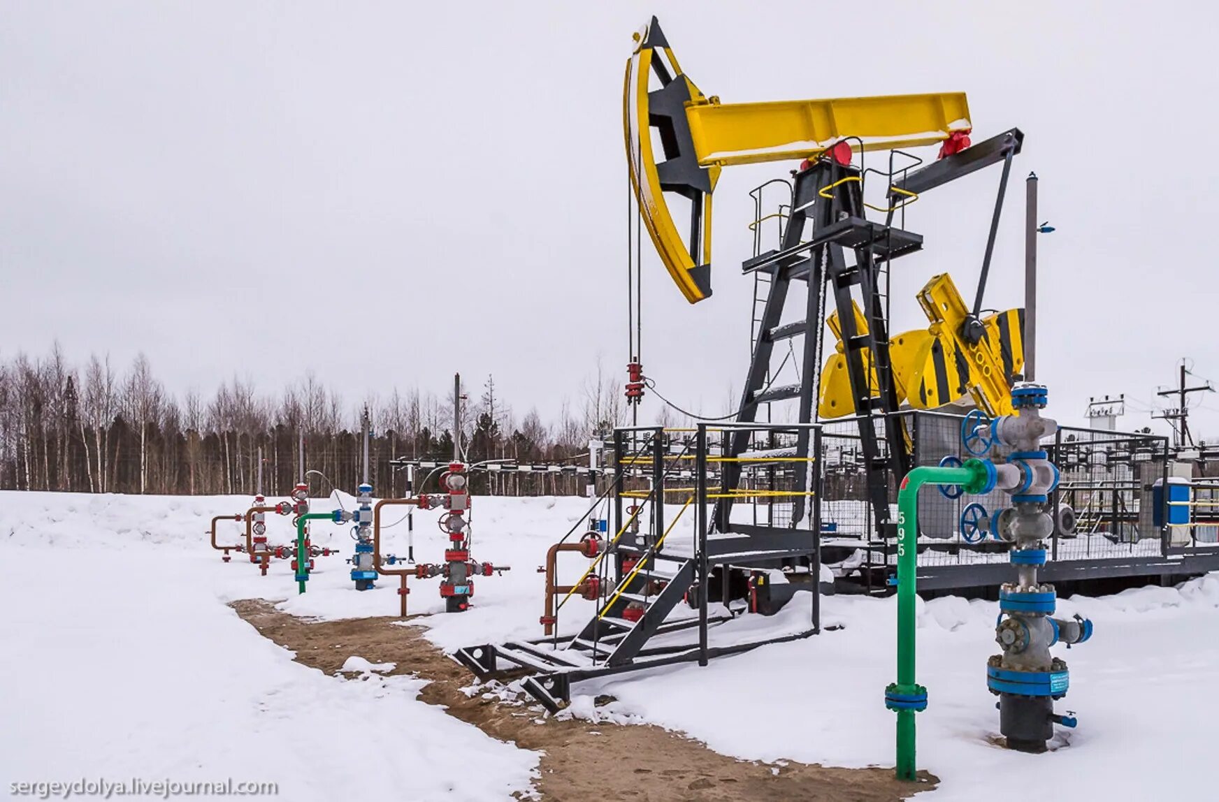 Мищенко скважинная добыча нефти. Добыча нефти. нефть добыча нефти. нефтедобывающее оборудование. оборудование для добычи нефти.