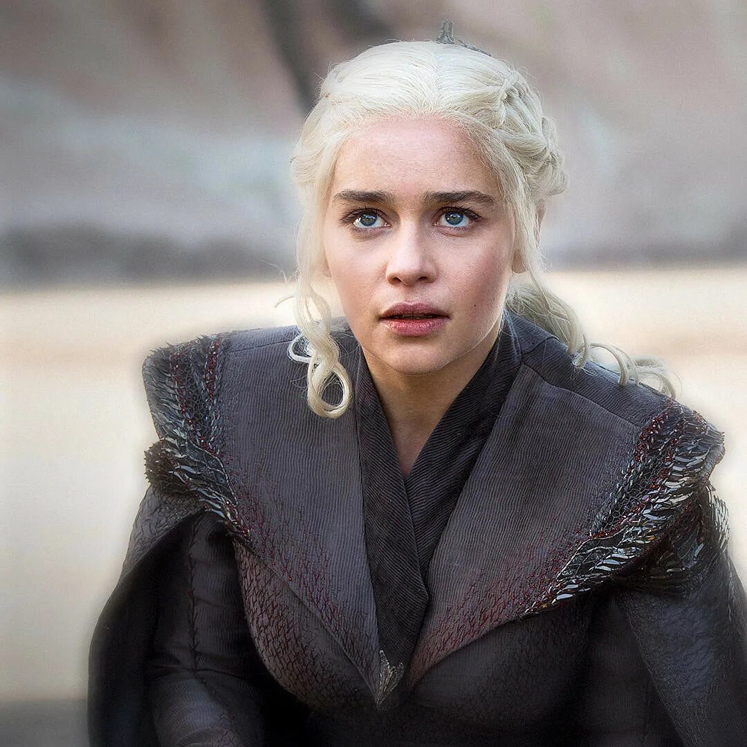 Emilia Clark dayneris Targarien..