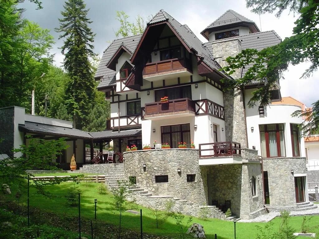Недвижимость в румынии. Гостиницы в синае румыния. casa дом в румынии. загородный дом в румынии. румыния коттеджи.
