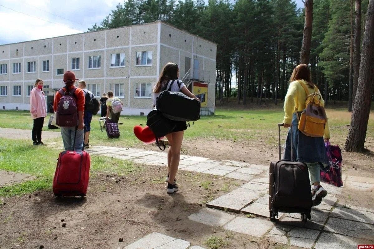 Лагерь звёздный псковская область. Опухлики псковская область лагерь. Лагерь звёздный псковская область. Лагерь солнечный псковская область опухлики. Опухлики псковская область лагерь.