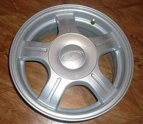 Р14 колеса приора. Литые диски лада приора r14 заводские. Лада приора на литье р14. Диски лада r14 литье. Лада приора хэтчбек торус r14.