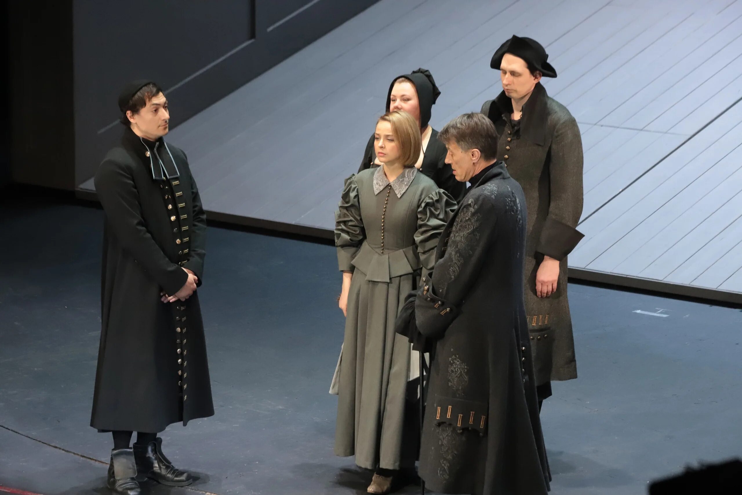 Наталья палагушкина театр маяковского. Школа жен маяковского актеры. Миндаугас карбаускис спектакли. Школа жён спектакль театр маяковского. Театр имени маяковского школа жен.