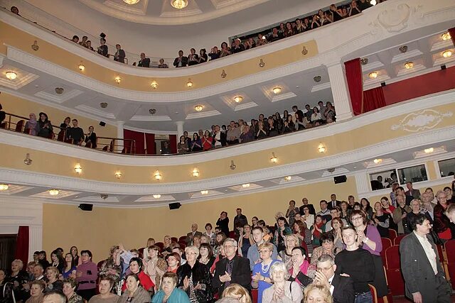 Зал Пензенского драматического театра. Пензенский драмтеатр зал. Театр Луначарского Пенза. Пензенский областной драматический театр зал.