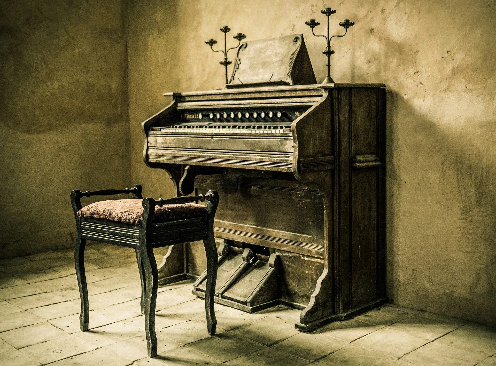 Старинное название фортепиано. Пианино Штейнберг 19 века. Старинное пианино. Старые пианино. Старинный рояль.