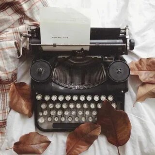 Пишущая машинка в работе
