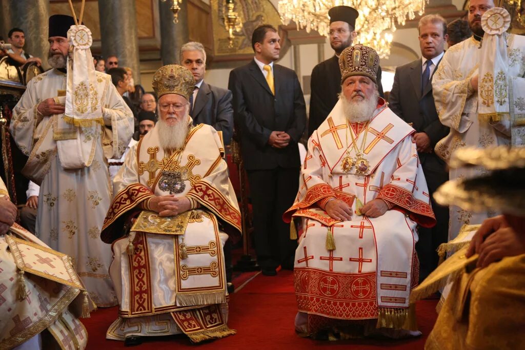 Клир константинопольского. Папа Римский и Патриарх Константинопольский.
