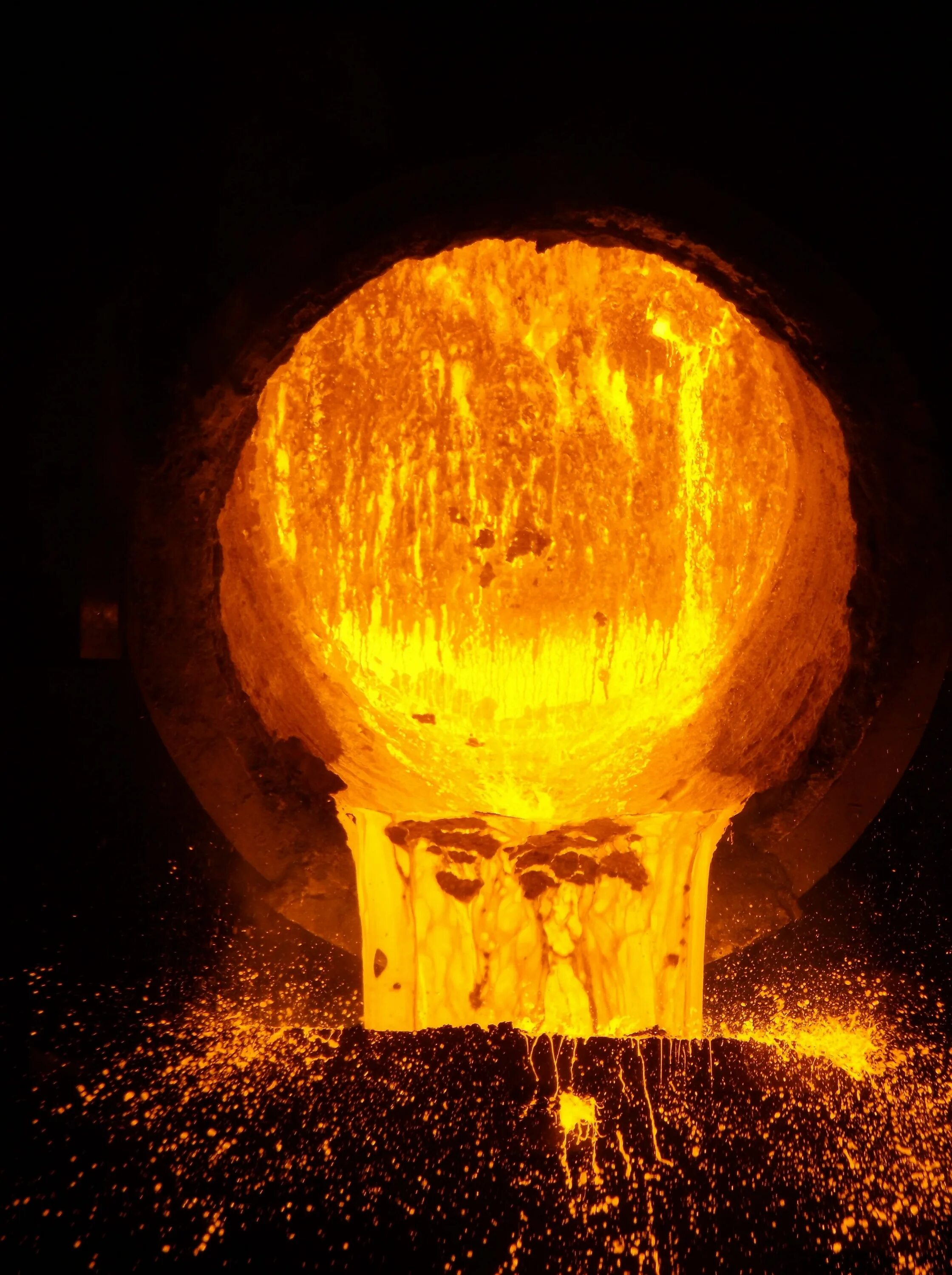 Пром ковш в металлургии. Покоритель вихря. Molten shell poe. Медь расплавилась. Расплавленный панцирь.