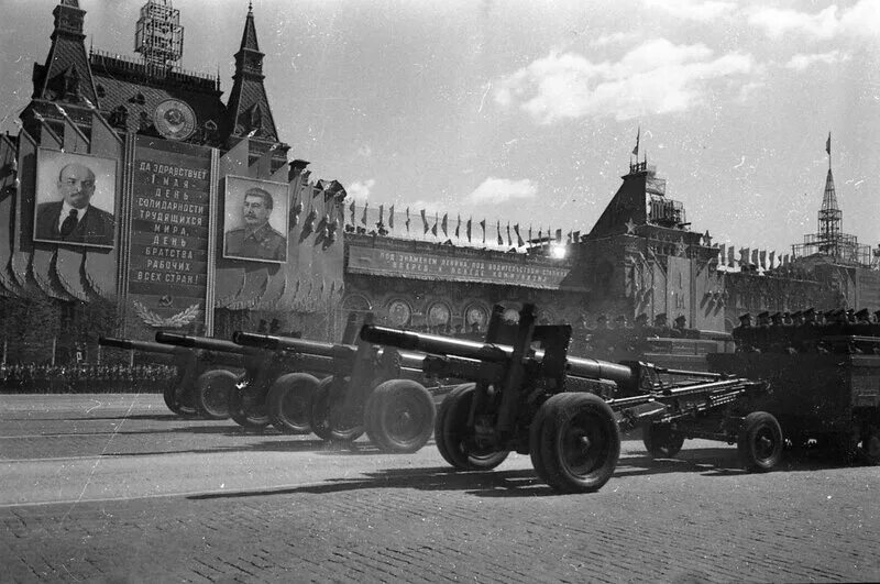 Мая 1951. Парад красная площадь 1951. Парад Победы 1945 техника. Парад на красной площади СССР 1955. Парад 1 мая 1931.