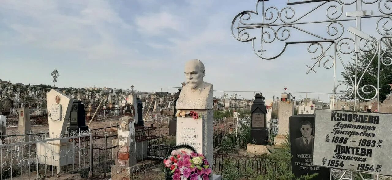 Рождественское кладбище астрахань. Памятники на могилы астрахань. Памятники на могилы астрахань. Памятники на могилы астрахань. Кладбище астрахань.