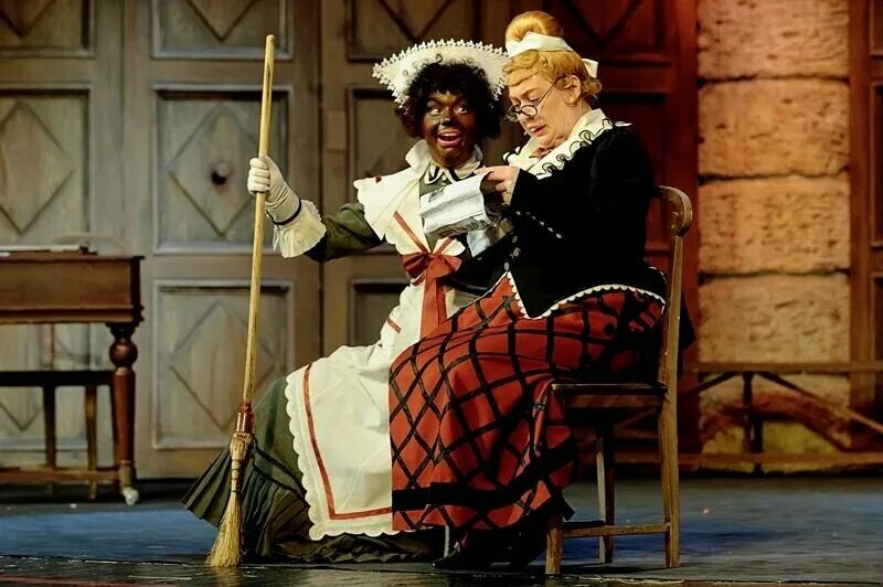 Марина есипенко. Мария аронова нитуш. Мария аронова мадемуазель нитуш. Мадмуазель нетуш. Мадемуазель нитуш театр вахтангова.