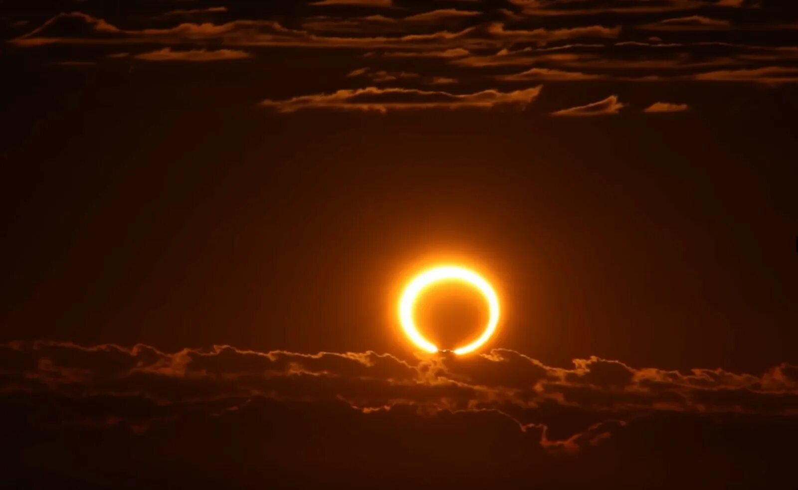8 апреля 2025 солнечное затмение во сколько. Eclipse 2025. кольцеобразное затмение нью мексико. солнечное затмение. солнечное затмение 2025.