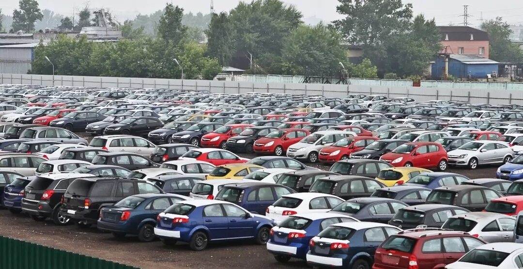 рынок автомобилей. авторынок. много японских машин. авторынок 2013. авторынок 2013.