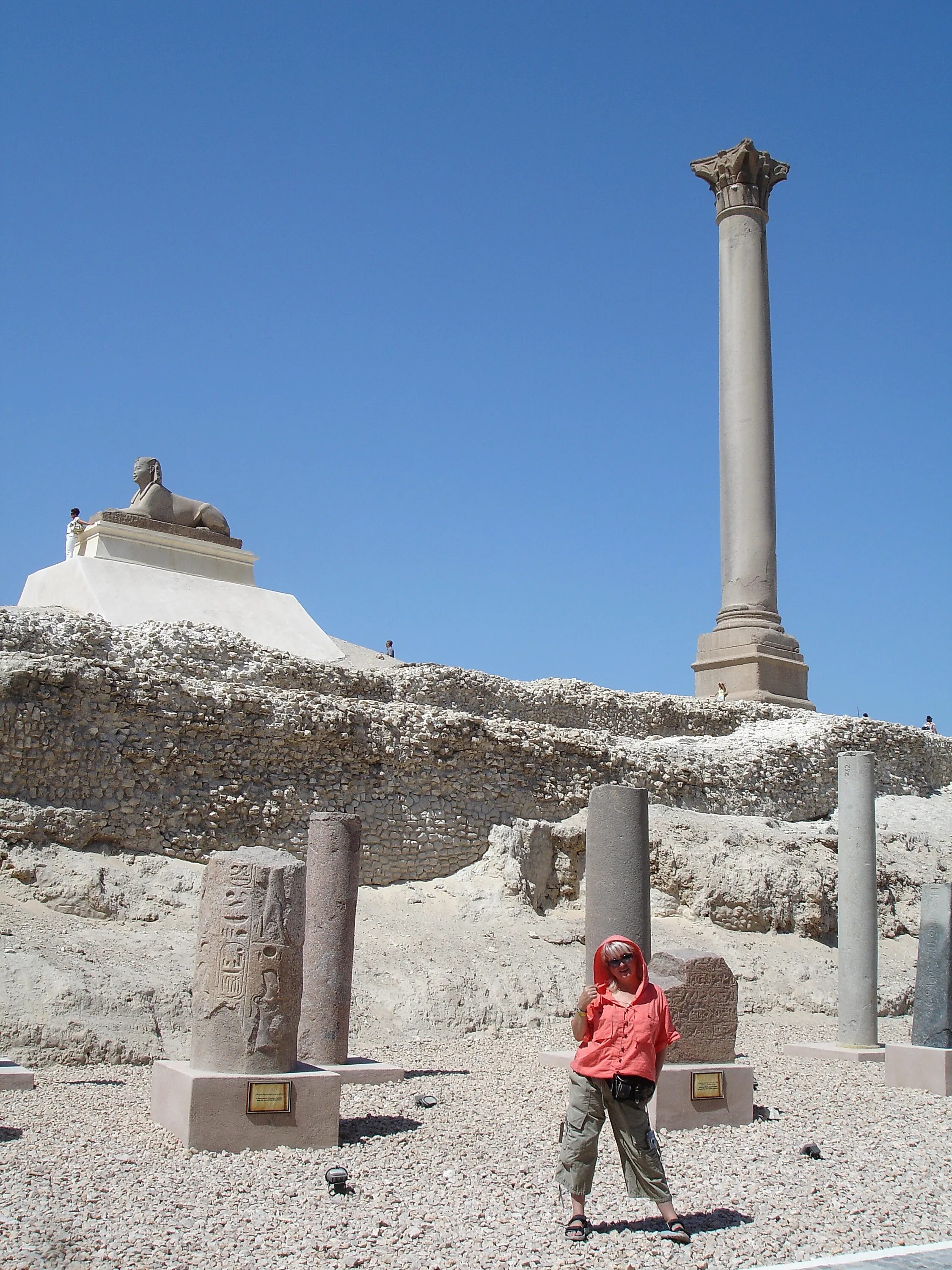 Александрия колонна. Колонна помпея в александрии египетской. Колонна помпея александрия египет. Александрия колонна. Колонна помпея александрия египет.