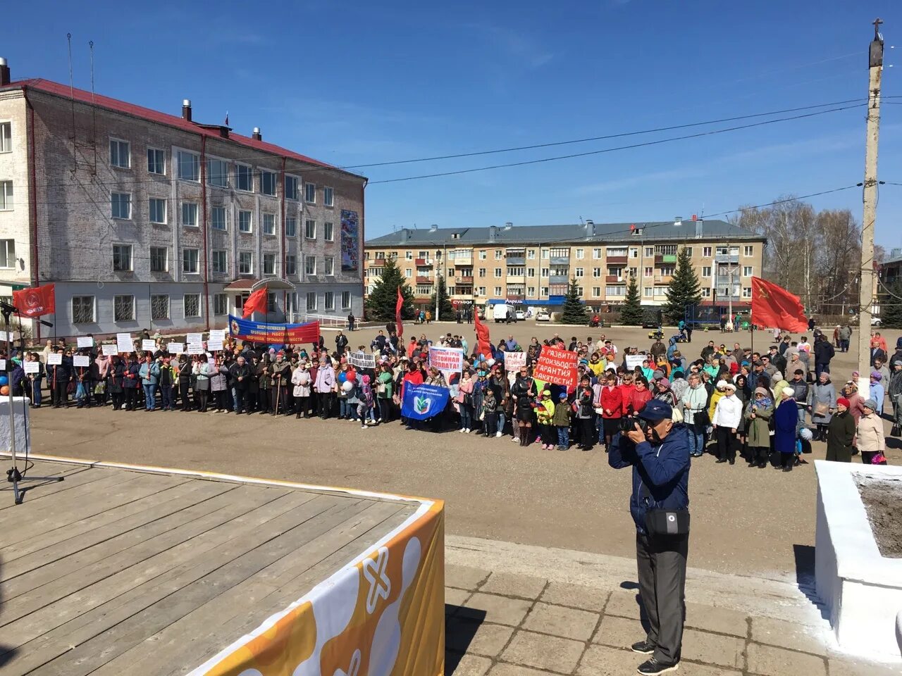 Погода вятские поляны. Вятские Поляны Кировская область. Административная площадь Вятские Поляны. Вятские Поляны Кировская область Главная площадь. Сосновка Кировская область день города.