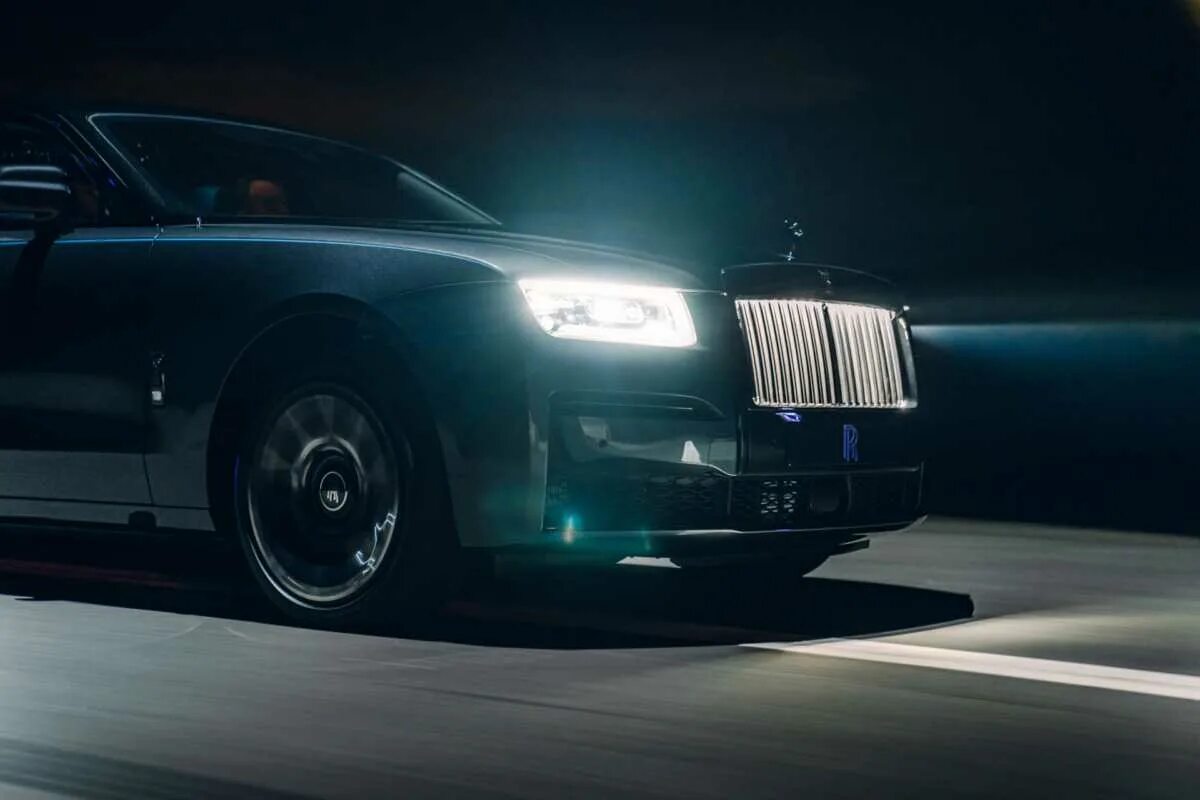 Черный ролс ройс песни. Rolls Royce Ghost Black badge 2022. Rolls Royce Ghost Black badge 2021. Rolls Royce Ghost 2022 Black. Роллс Ройс Ghost Black badge.