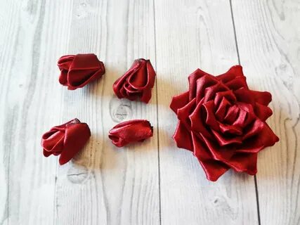 Атласные лепестки