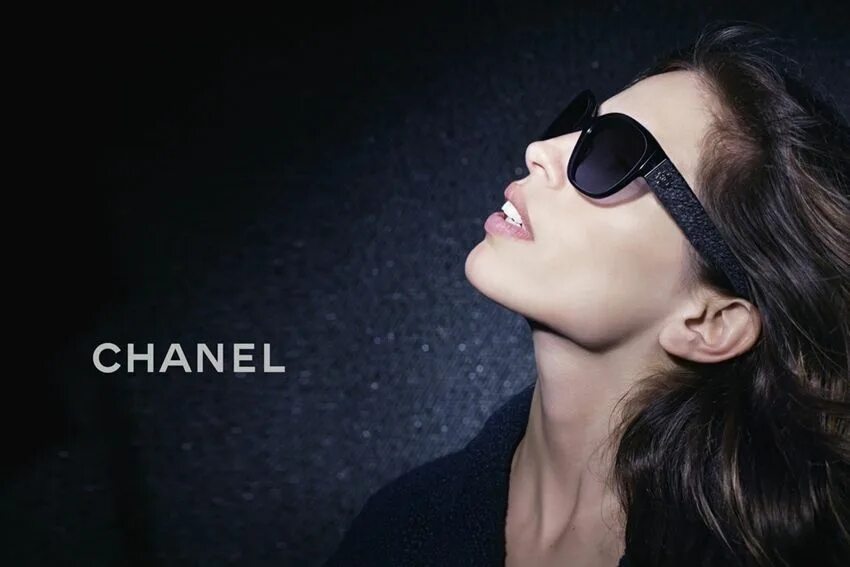 Шанель улица камбон. Сьюзи шанель. Chanel реклама. Девушки chanel. Коко шанель прическа.