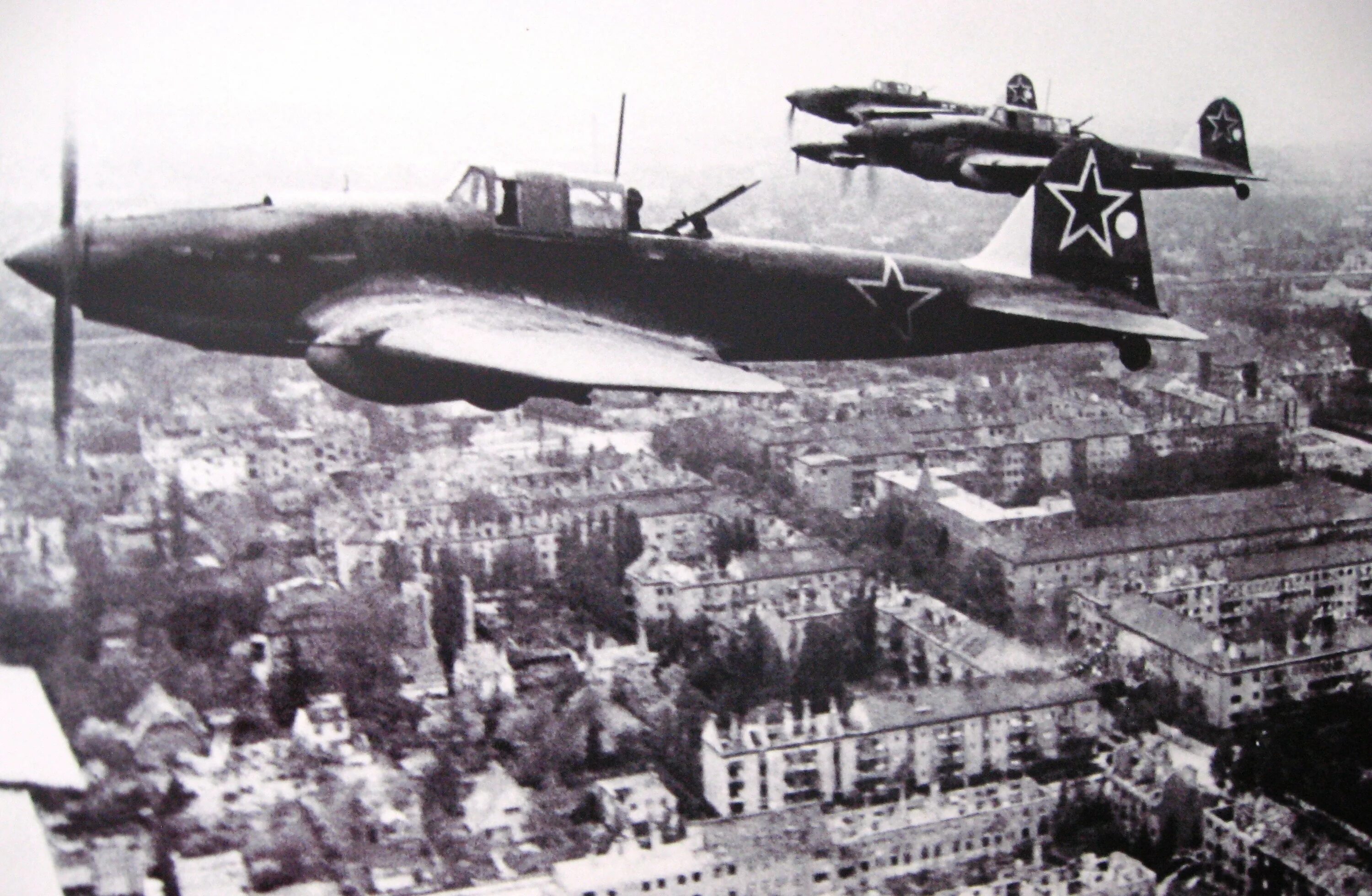 Beech xa-38 grizzly. Штурмовик хеншель hs129. Ил-2 в 1945. Самолёт ил-2 штурмовик. Самолёт ил-2 штурмовик.