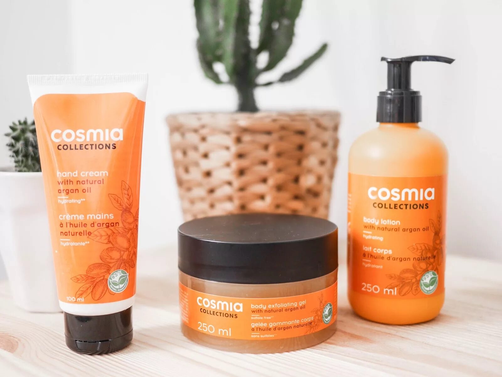 Cosmia. Cosmia шампунь. космея шампунь. косметика космея ашан. cosmia гель для волос.