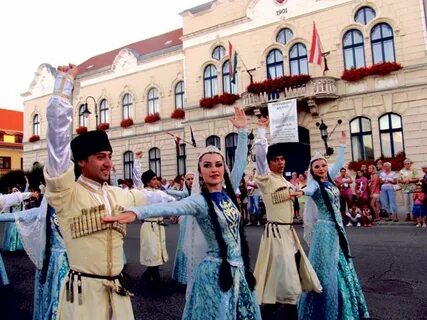 Где находится ансамбль