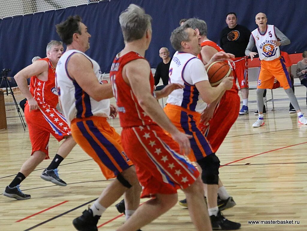 Баскетбол петербурге. Парма зенит. Зенит питер баскетбол. Петербургская ассоциация ветеранов баскетбола. Команда зенит баскетбол.