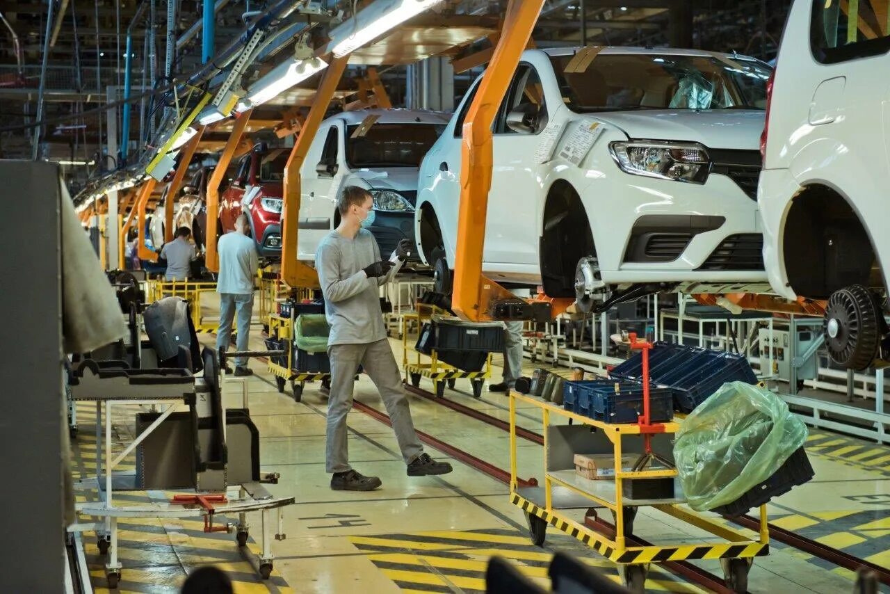 Автосалон. Конвейер автоваза в тольятти. Автоваз нива конвейер. Новости новых авто. Новости новых авто.