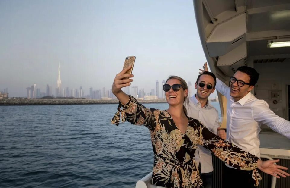 Я буду в дубае. Водное такси дубай. dubai taxi dubai mall. розовое такси в дубае.