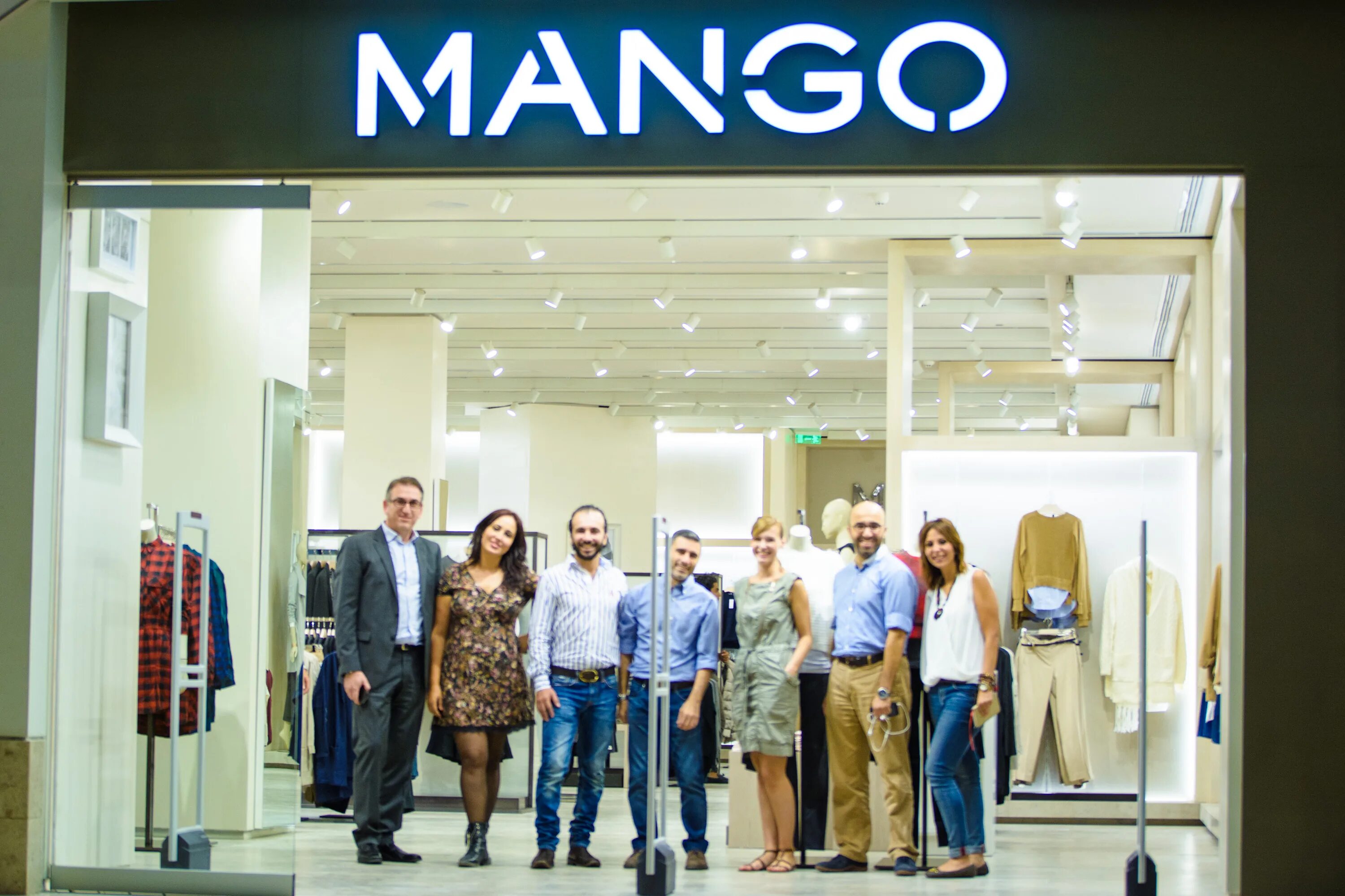 Торговая марка манго одежда. Mango в россии. mango магазин. самый большой магазин манго. манго в москве.