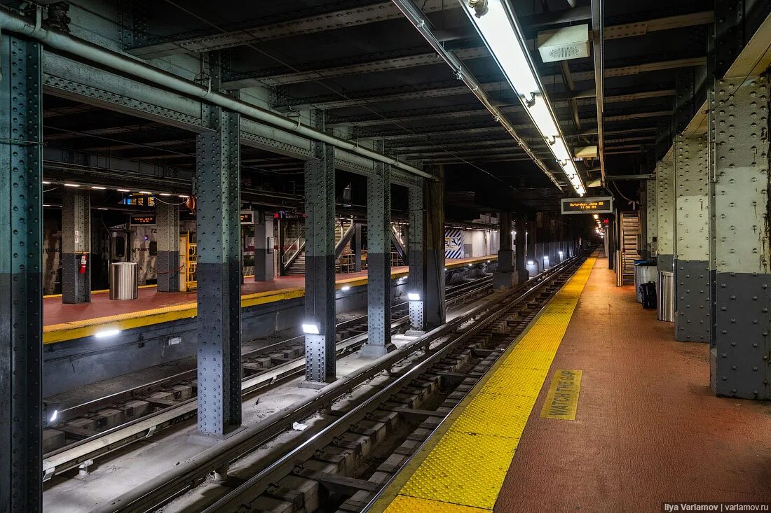 Метро Нью Йорк Манхэттен. Станции метро Нью Йорка. Метро вокзал в Нью-Йорке. Надземное метро Нью-Йорка. Метрополитены сша
