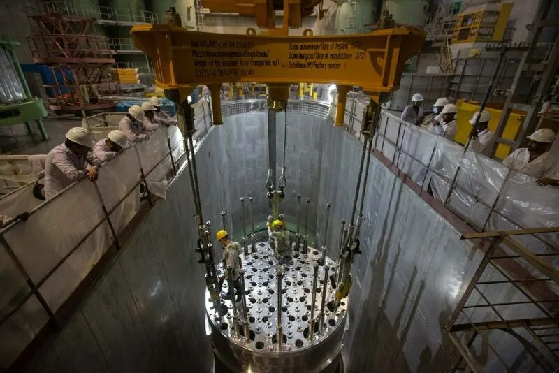 Сборка реактора. Топливный стержень реактора рбмк-1000. Крышка реактора рбмк 1200. Твс реактора рбмк 1000. Графитовые стержни в атомном реакторе.