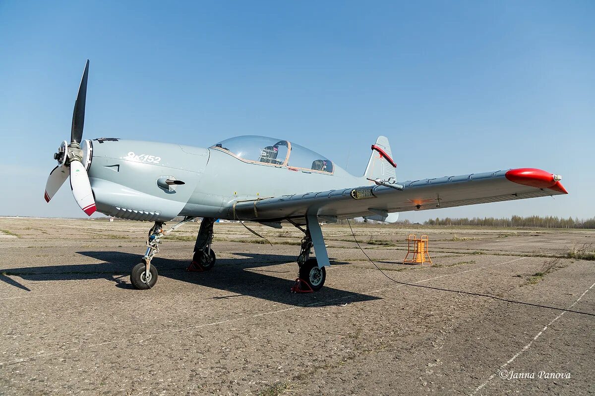 Учебно-тренировочный самолет УТС-800. УТС як-152. УТС-800 самолет узга. Самолет УТС-800 узга учебно-тренировочный. Утс 800