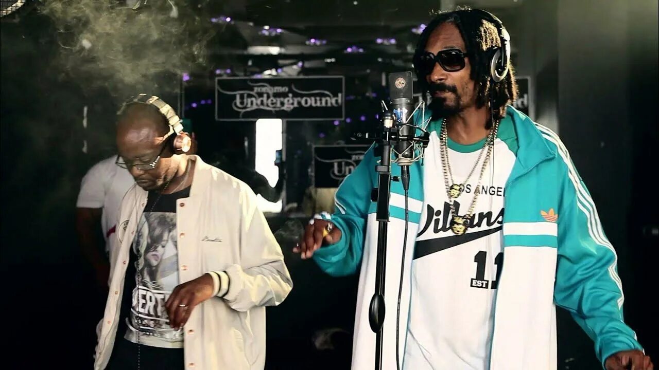 Snoop dogg drop. Снуп дог обложка альбома. Рэпер снуп дог. Snoopy dog. Like snoop dogg.