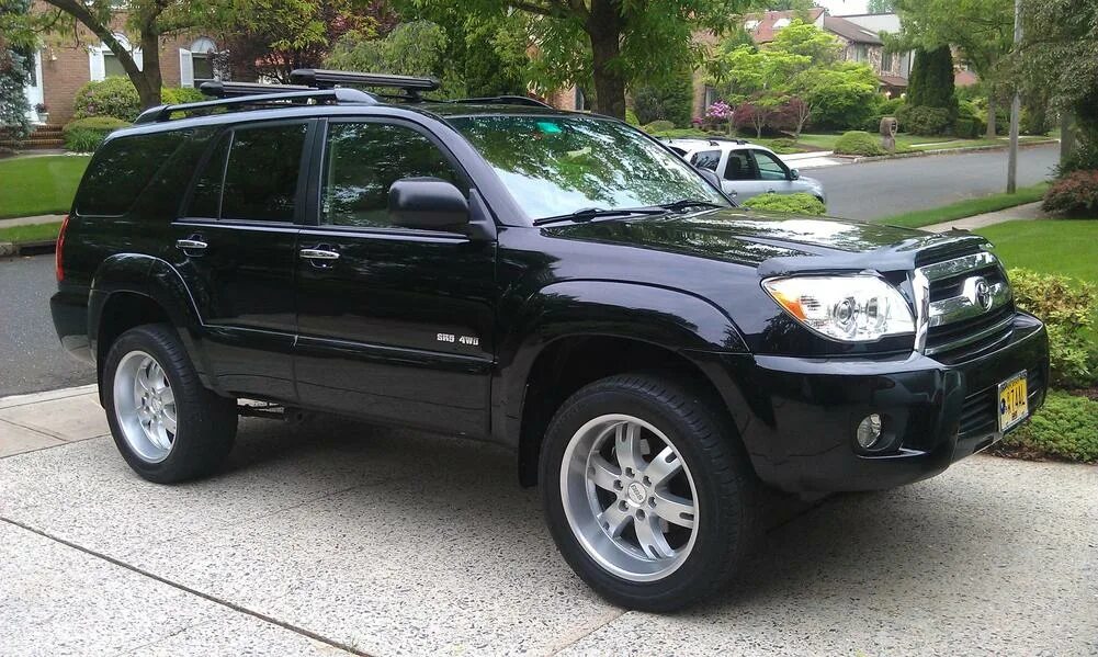 Тойота 4л бензин. Toyota 4runner 1999 черный. Тойота 4 раннер 2008. Toyota 4runner 2005. Toyota runner 2005.